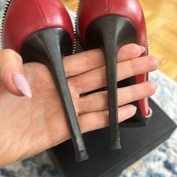 Saint Laurent Pointed Toe Pumps - Picture 7 of 9